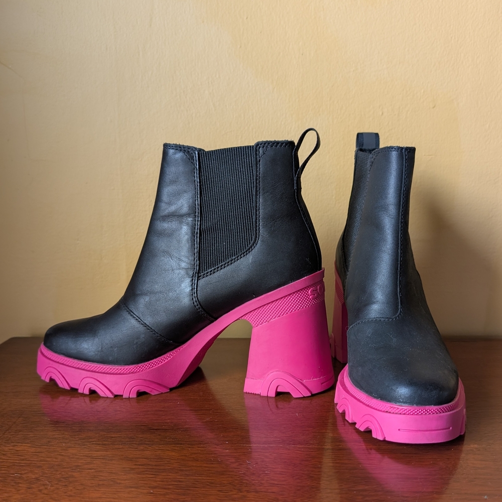 Sorel Brex Black and Pink Heeled Boots with Chunky Platform Size 7